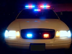 Tre persone hanno sparato a East Oakland domenica mattina presto