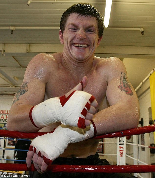 102146395-15664165-Ricky_Hatton_smiles_during_a_press_day_at_Bettabodies_Gym_in_Den-a-15_1774001742575.jpg