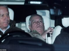 Andrew si è offerto di “rendere omaggio” a Jeffrey Epstein mentre celebrava il rilascio del finanziere pedofilo dagli arresti domiciliari in seguito alla condanna per reati sessuali su minori, mostrano le e-mail