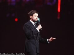 I dati di visualizzazione dei BRIT Awards scendono ai livelli più bassi di sempre poiché ITV perde più di un milione di spettatori dopo il trasferimento in prima serata, ma lo spettacolo attira ancora la quota di pubblico maggiore tra i 16-34 anni