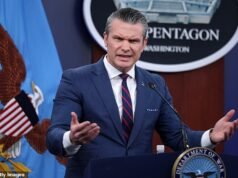 Pete Hegseth si arrabbia con il giornalista quando gli viene chiesto della cronologia di quattro settimane della guerra in Iran di Trump nella chiamata del Daily Mail