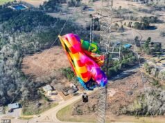 Momento incredibile: due persone salvate da una mongolfiera dopo aver colpito una torre radio in Texas