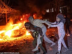 Il Pentagono critica Keir Starmer “che stringe le mani e stringe le perle” per gli attacchi americani all’Iran, mentre Kemi Badenoch afferma di essere “spaventato” dai suoi stessi elettori