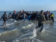 Il Ministero degli Interni RIFIUTA di rivelare quante famiglie di richiedenti asilo respinte hanno accettato 40.000 sterline in denaro dei contribuenti per lasciare la Gran Bretagna