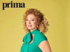 Alex Kingston, 62 anni, afferma di aver quasi perso i sintomi del cancro uterino dopo aver attribuito “gonfiore e aumento di peso” all'”invecchiamento”