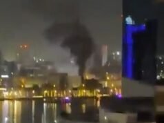 Un enorme incendio scoppia al consolato americano a Dubai “dopo essere stato colpito da un drone” mentre le esplosioni risuonano sopra la testa