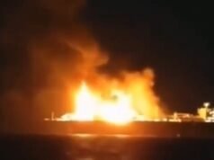 Nave russa che trasporta gas naturale va a fuoco nel Mediterraneo “dopo l’attacco di droni”