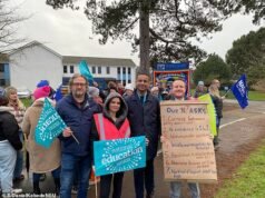 Il personale della scuola sciopera per gli abusi “razzisti e misogini” da parte degli studenti maschi – due anni dopo che l’insegnante è stato accoltellato da uno studente