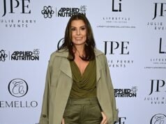 Coleen Rooney appare disinvoltamente chic mentre si unisce ad Annie Kilner e Helen Flanagan, incinte, all’evento della Giornata internazionale della donna a Manchester