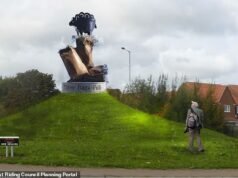 Ewe starà scherzando! Il comune dice “no signore, no signore” alla scultura illuminata della rotatoria “Baa Baa Black Sheep” dopo che la gente del posto ha definito il progetto “ridicolo”