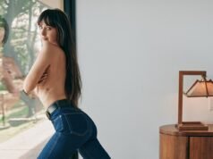 Dakota Johnson posa in topless in jeans prima di togliersi la biancheria intima in uno scatto frizzante per Calvin Klein mentre recita nel suo servizio più osceno fino ad oggi