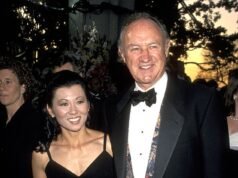 Il luogo di riposo solitario di Gene Hackman e della moglie Betsy Arakawa, contrassegnato solo da una conchiglia… mentre i suoi tre figli combattono per la sua fortuna di 90 milioni di dollari un anno dopo la loro scioccante morte