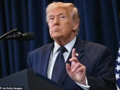 Massicci attacchi aerei hanno colpito Teheran con esplosioni “insolitamente grandi” dopo che Trump ha promesso di porre fine alla guerra “molto presto”