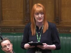 La riforma della “giustizia morbida” di David Lammy dei processi con giuria è sostenuta dai parlamentari nel primo ostacolo alla Camera dei Comuni dopo che il deputato laburista ha condannato i freni al discorso emotivo sull’essere stuprata