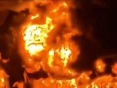 Le petroliere prendono fuoco dopo essere state colpite da imbarcazioni iraniane piene di esplosivo