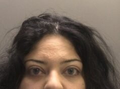 La madre, 31 anni, che ha sbattuto ripetutamente la testa del suo bambino sul pavimento in un “improvviso impeto di rabbia” è stata incarcerata per omicidio