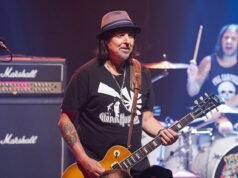 Phil Campbell morto a 64 anni: il chitarrista dei Motörhead è morto dopo una “complessa operazione importante”
