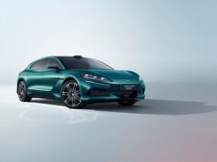 Le case automobilistiche britanniche si trovano di fronte a un campanello d’allarme poiché il nuovo veicolo elettrico cinese può essere completamente ricaricato in cinque minuti, lasciando il Regno Unito bloccato nella corsia lenta