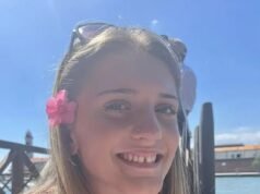 La famiglia rende omaggio alla studentessa di 18 anni, morta nell’epidemia di meningite del Kent mentre le autorità dicono che migliaia di festaioli che hanno visitato il nightclub “ground zero” del Kent per TRE notti dovrebbero farsi curare e la terza scuola conferma il caso