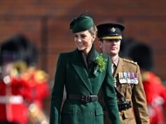 La principessa del Galles appare radiosa vestita di verde mentre visita le guardie irlandesi per la parata del giorno di San Patrizio