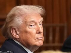 Trump si scaglia nuovamente contro gli alleati NATO “non reattivi” e dice che “si muoverebbero velocemente” se “finisse l’Iran” e consegnasse loro lo Stretto di Hormuz