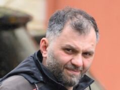 Un migrante criminale può rimanere in Gran Bretagna dopo aver combattuto la deportazione sostenendo che suo figlio non amava le crocchette di pollo straniere