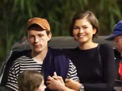 Zendaya indossa un anello d’oro mentre lei e Tom Holland sembrano innamorati al primo sguardo insieme dopo le voci sul matrimonio