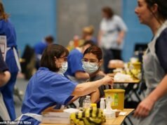 DR MAX PEMBERTON: Perché gli ultracinquantenni sono pericolosamente vulnerabili nel mezzo della terribile epidemia di meningite. Abbandona questa abitudine quotidiana e non ignorare MAI questi primi segnali di allarme