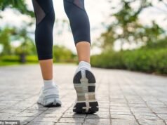 Camminare per soli 30 minuti al giorno potrebbe aiutare a scongiurare il cancro al seno, suggerisce una nuova ricerca