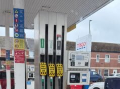 Asda avverte della carenza di petrolio “temporanea” causata dalla guerra di Trump in Iran mentre i prezzi salgono e lo Stretto di Hormuz rimane bloccato