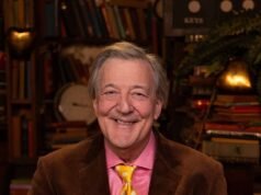 Stephen Fry se n’è andato “imbarazzato e imbarazzato” dopo aver “lacrimato gli occhi” sulle sue preferenze sessuali in un’intervista televisiva “peggiore della tavola rotonda di Celebrity Traitors”