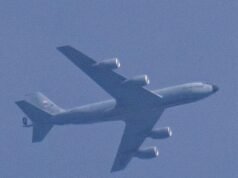 L’aereo dell’aeronautica americana dichiara emergenza mentre vola nella base britannica da Israele