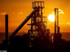 Le fornaci siderurgiche britanniche restano bloccate in Cina mentre i costi di spedizione salgono alle stelle