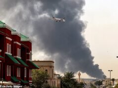 Gli Emirati Arabi Uniti vedono il più grande blitz aereo delle ultime tre settimane mentre “enormi” esplosioni risuonano su Dubai durante l’intercettazione notturna della difesa aerea