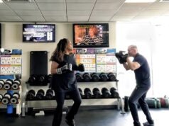 Alison Hammond mostra la sua incredibile perdita di peso di 11 stone mentre si allena durante un’estenuante lezione di boxe