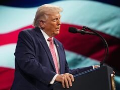 Politico cancella la vignetta “antisemita” raffigurante Trump e Netanyahu intrisi di sangue dopo una serie di critiche