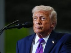 Trump promette ulteriori sofferenze per l’Iran poiché la rotta marittima vitale rimane vietata