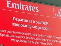 La più grande raffineria di petrolio del mondo colpita da un drone iraniano che costringe l’Arabia Saudita a chiuderla mentre Teheran lancia altri attacchi in Medio Oriente e gli F-15 statunitensi vengono abbattuti – aggiornamenti in tempo reale