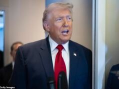 Un “fiume di fuoco” travolge l’Iran e piove PETROLIO dal cielo mentre Stati Uniti e Israele colpiscono i depositi del regime – e Trump afferma che le truppe di terra americane sono pronte ad entrare: Aggiornamenti in tempo reale