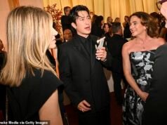 Oscar 2026 dal vivo: star sudate costrette a portare i fan sul tappeto rosso mentre le temperature salgono