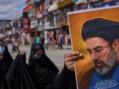 Chi governa l’Iran? CIA e Mossad cercano segni dell’invisibile leader supremo Mojtaba Khamenei: “Nessuna prova che sia al timone”