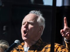 Tim Walz giura di “non lasciare mai la parte” dei Minnesotani somali
