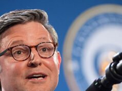 Il portavoce Johnson partecipa alla raccolta fondi per opporsi agli sforzi di riorganizzazione distrettuale della Virginia