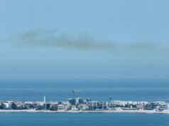 Detriti missilistici feriscono otto persone in Qatar dopo che l’Iran ha lanciato un bombardamento