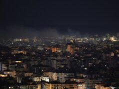 Israele bombarda Beirut dopo che Hezbollah ha lanciato un attacco missilistico