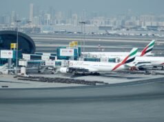 Gli Emirati Arabi Uniti riprendono i voli limitati nel caos dei viaggi in tutto il Medio Oriente