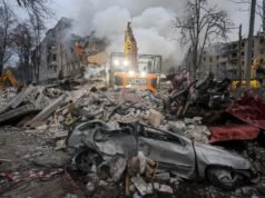 La Russia uccide 10 persone in un attacco in Ucraina, compresi bambini, con un nuovo missile