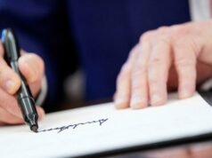 La firma di Trump apparirà sulla valuta americana per prima come presidente in carica