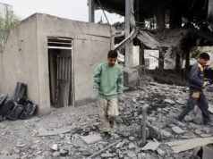 L’Iran accusa gli Stati Uniti di pianificare un attacco di terra, mentre Israele intensifica i bombardamenti