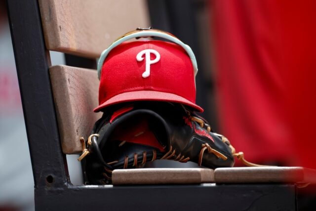 2551710-philadelphia-phillies-hat.jpg
